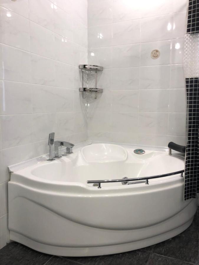 Stylish Apartments In The Heart Of The City! ทาชเคนต์ ภายนอก รูปภาพ